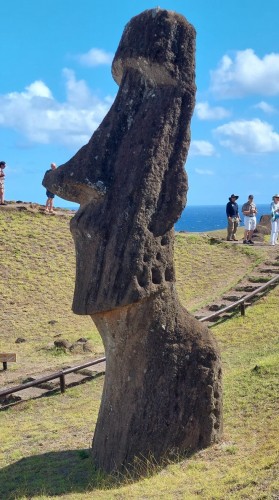 29 Rano Raraku 7.jpg