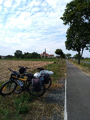 Droga do klasztoru w Lubiniu