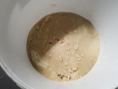 Widać nóżki owadów i inne takie, ale to wszystko odpadnie podczas sycenia.